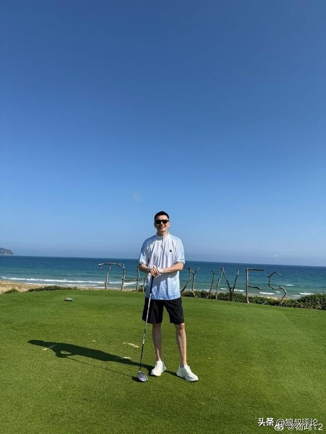 乐鱼-状态真好！前辽宁主帅杨鸣社媒晒休假动态 海边打高尔夫球引热议
